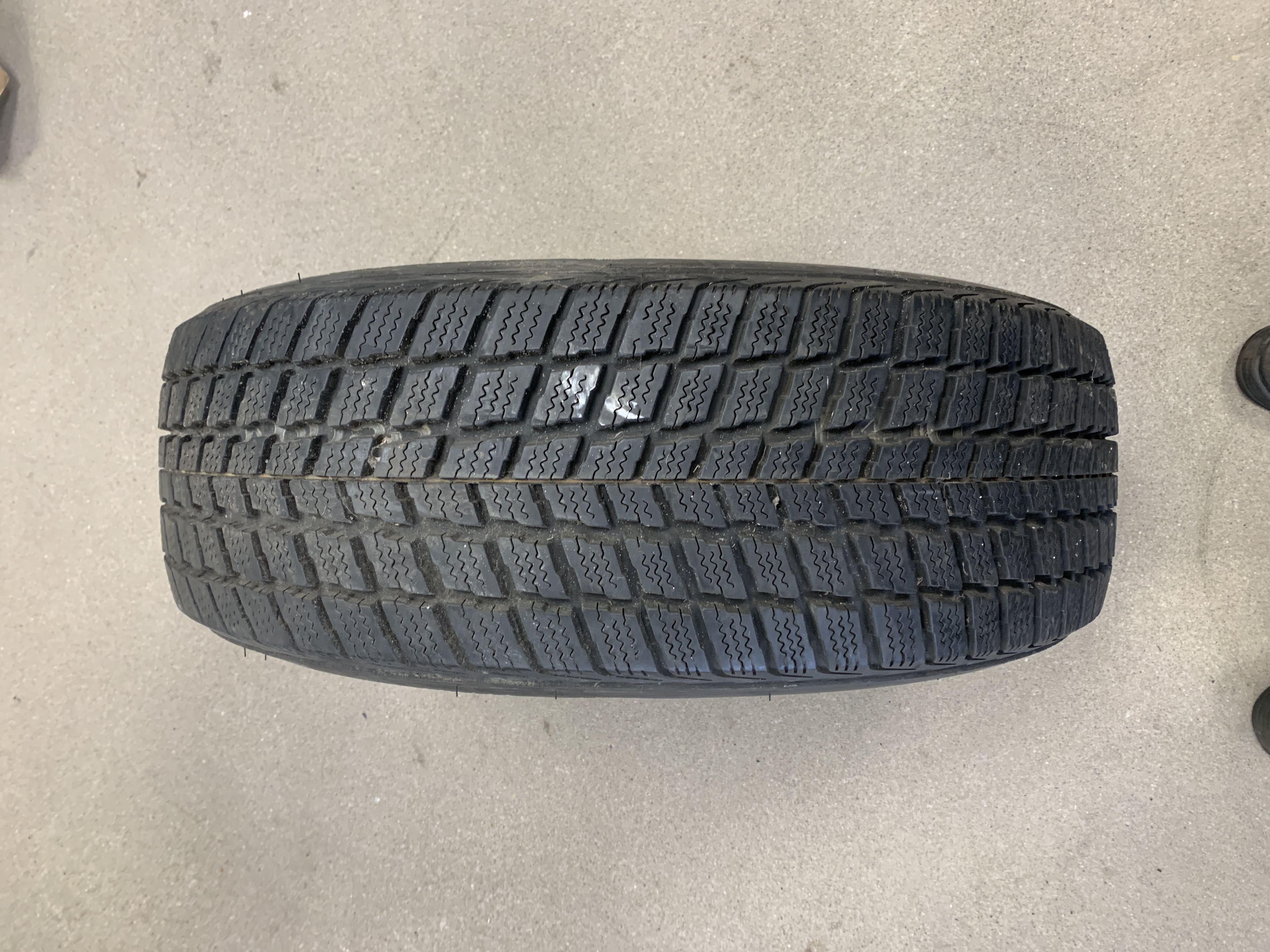 Roadstone winguard suv  235/65R17 all-season band