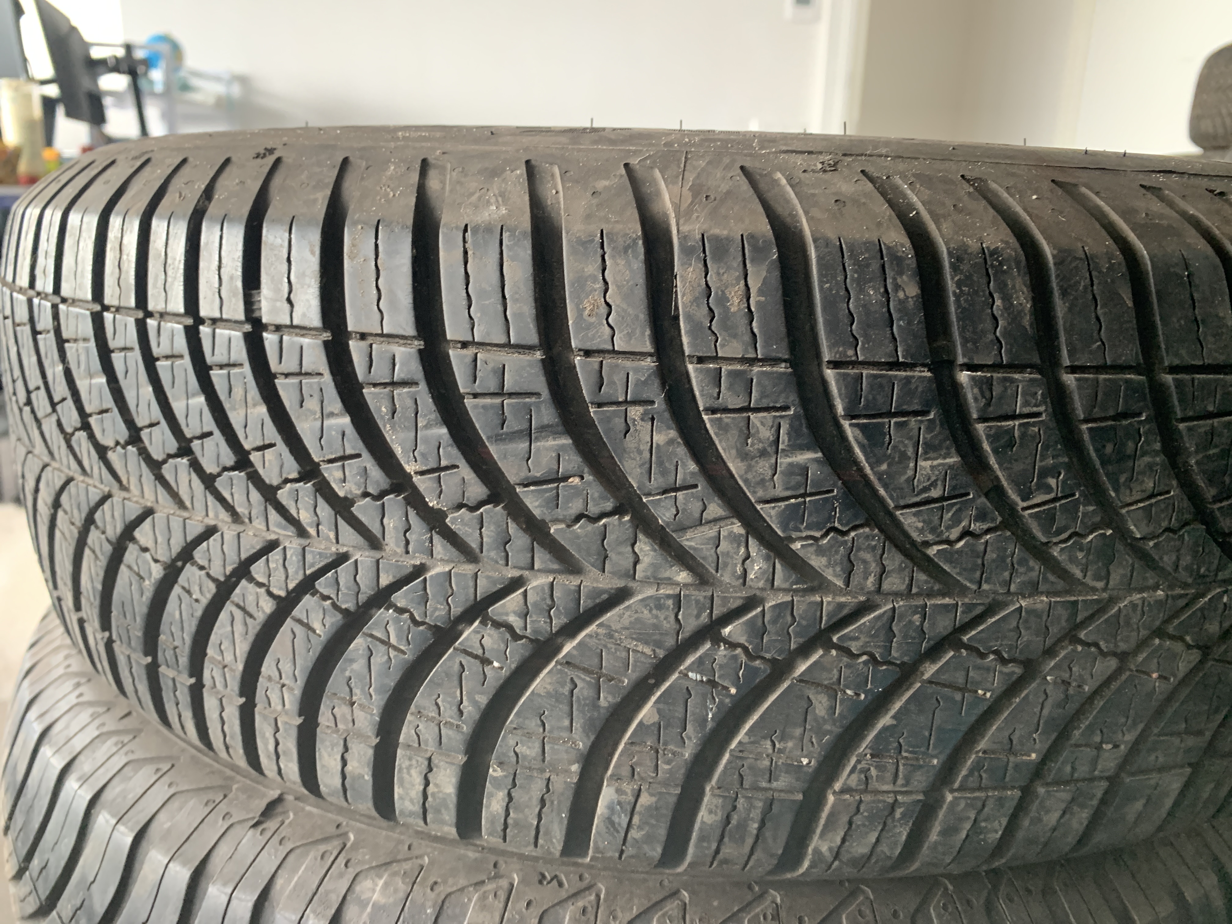 Goodyear  195/65R15 winterband