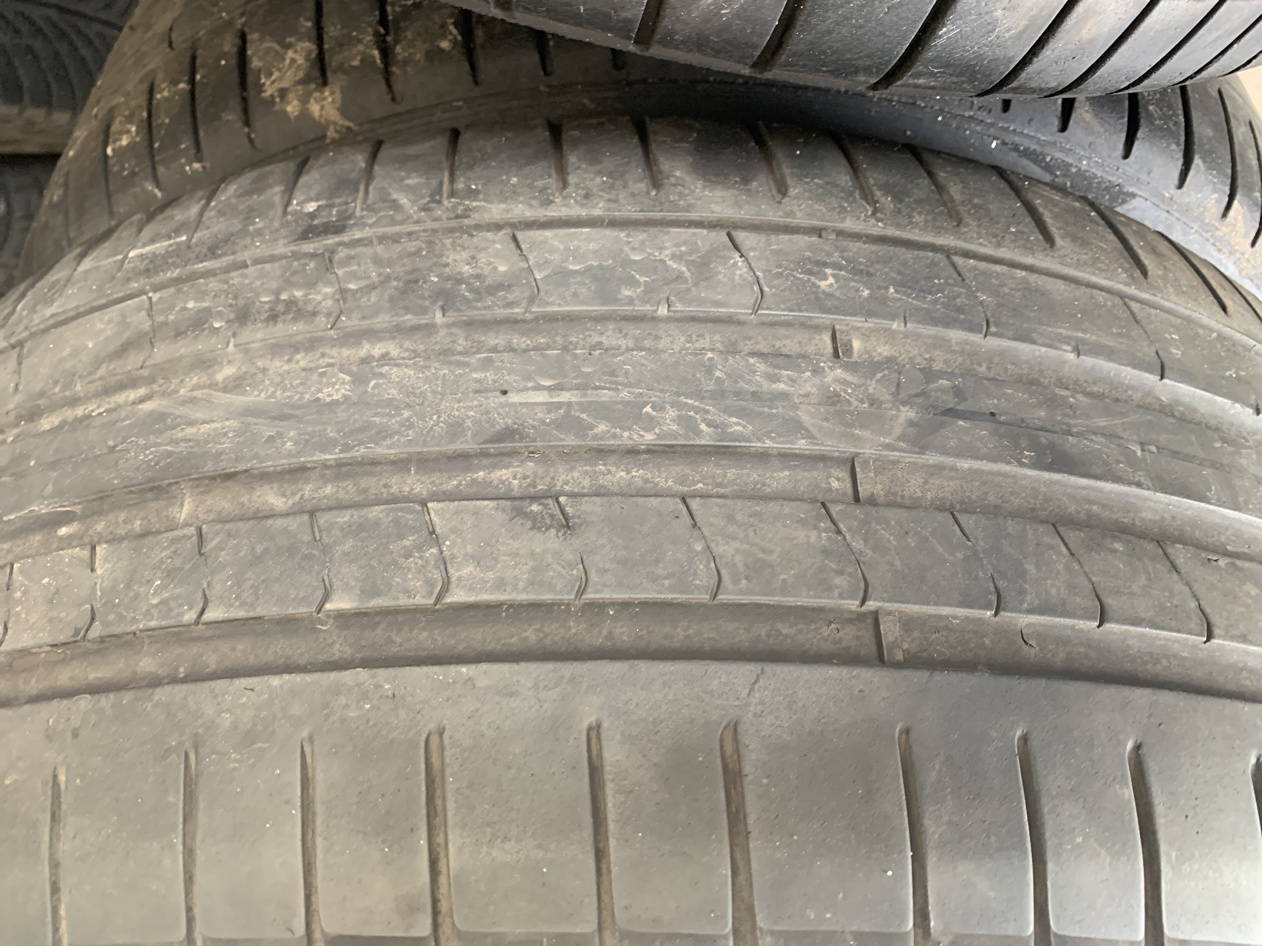 Pirelli  265/50R19 all-season band